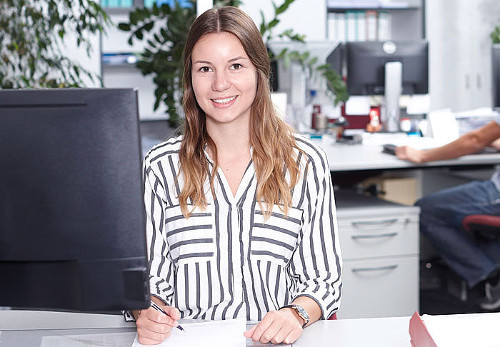 Ausbildung zur Kauffrau für Büromanagement bei Feneberg Lebensmittel.