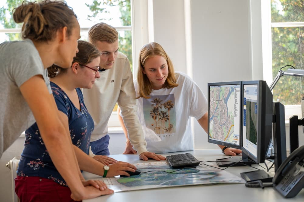 Ausbildung Geomatiker / Geomatikerin LGB (Landesvermessung und ...