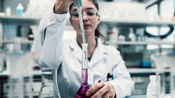 Ausbildung bei Swarovski - Labortechnik - Chemie
